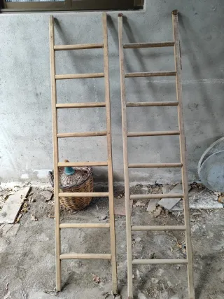 Escaleras de madera rústicas para restaurar.