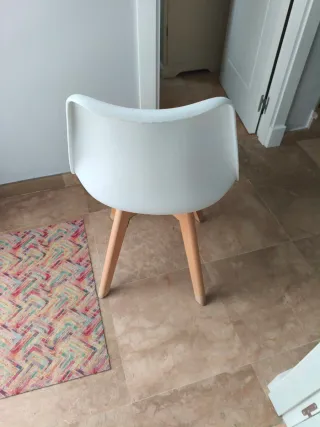 4 Sillas Nórdicas Blancas