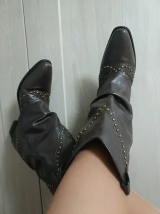 Botines tachuelas marrones