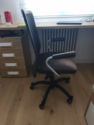 Silla de escritorio giratoria con ruedas