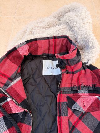 Abrigo Hurley Mujer Rojo y Negro