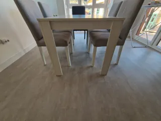 Mesa de comedor blanca