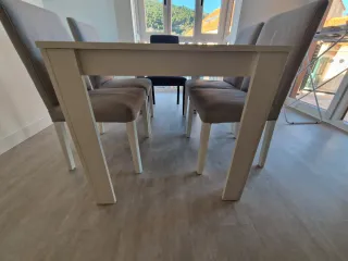 Mesa de comedor blanca