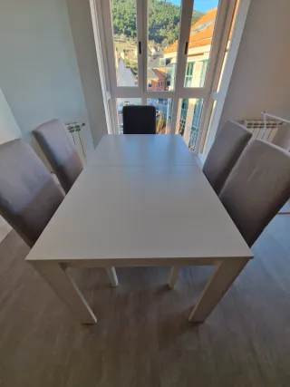Mesa de comedor blanca