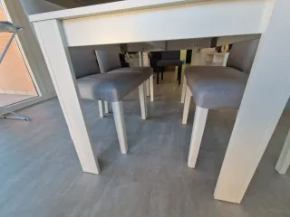 Mesa de comedor blanca