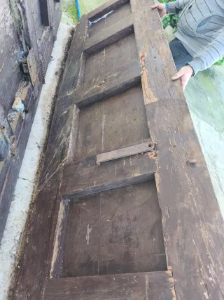Puertas antiguas de madera sin carcoma,