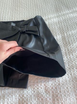 Falda pantalón lazo efecto cuero Stradivarius