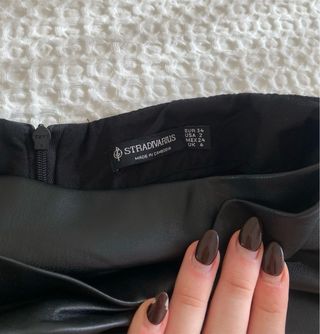 Falda pantalón lazo efecto cuero Stradivarius