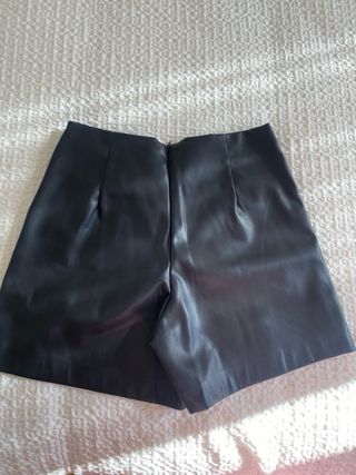 Falda pantalón lazo efecto cuero Stradivarius