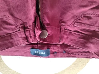 Pantalón granate. Talla M