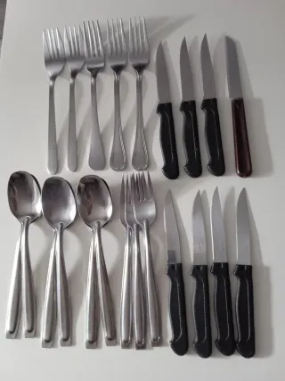 Lote cubiertos metal y  plástico