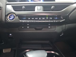 Lexus UX 2.0 250h Business