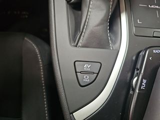 Lexus UX 2.0 250h Business