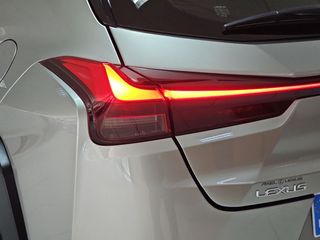 Lexus UX 2.0 250h Business