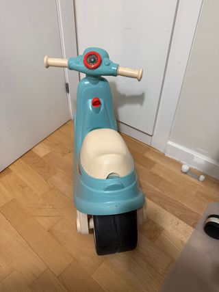 Moto vespa niño