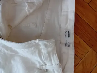 Vaqueros blancos rotos sin estrenar