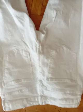 Vaqueros blancos rotos sin estrenar