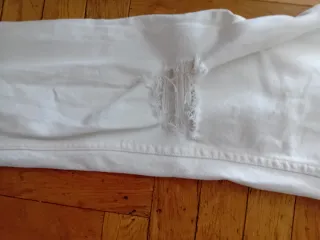 Vaqueros blancos rotos sin estrenar