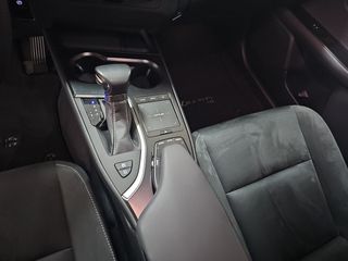Lexus UX 2.0 250h Business