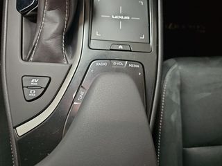 Lexus UX 2.0 250h Business