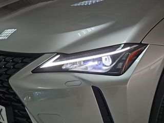 Lexus UX 2.0 250h Business