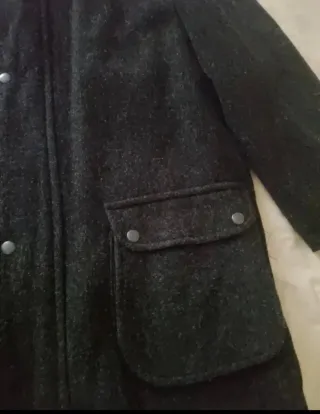 Abrigo de hombre gris oscuro