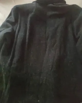 Abrigo de hombre gris oscuro