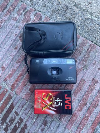 Cámara Minolta Riva AF35EX + Funda + VHS JVC