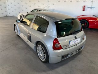 Renault Clio SPORT 3.0 V6 2001