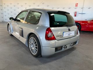 Renault Clio SPORT 3.0 V6 2001