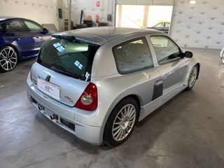 Renault Clio SPORT 3.0 V6 2001
