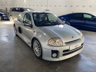 Renault Clio SPORT 3.0 V6 2001
