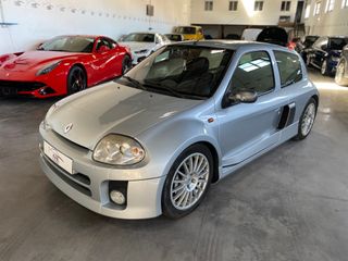 Renault Clio SPORT 3.0 V6 2001