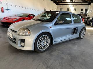 Renault Clio SPORT 3.0 V6 2001