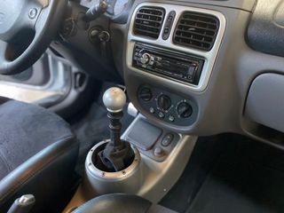 Renault Clio SPORT 3.0 V6 2001