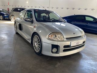 Renault Clio SPORT 3.0 V6 2001