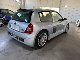 Renault Clio SPORT 3.0 V6 2001