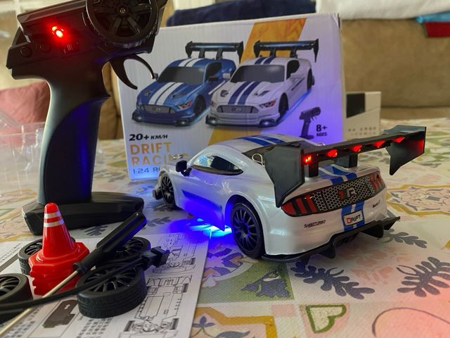Coche RC  Ford Mustang Drift con luces escala 1/24