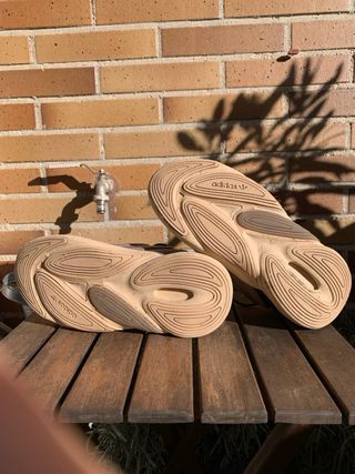 Zapatillas Adidas Ozelia Talla 38 Beige/Marrón