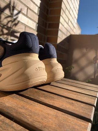 Zapatillas Adidas Ozelia Talla 38 Beige/Marrón