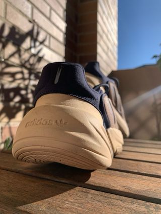 Zapatillas Adidas Ozelia Talla 38 Beige/Marrón