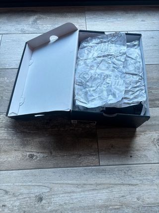 Jordan 4 Retro Fear 2024 Talla 37.5