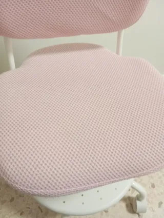 Silla de escritorio rosa y blanca