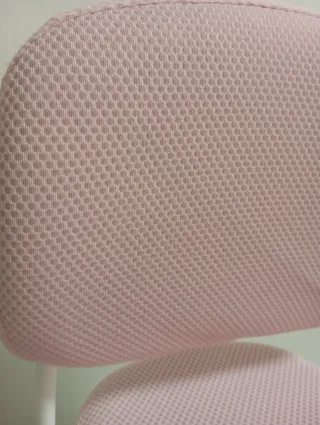 Silla de escritorio rosa y blanca