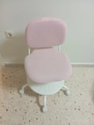 Silla de escritorio rosa y blanca
