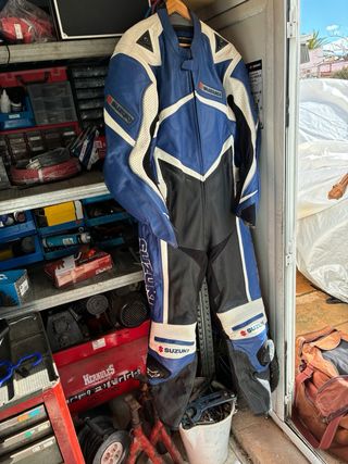 Mono de piel Suzuki original