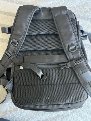 Mochila de viaje negra