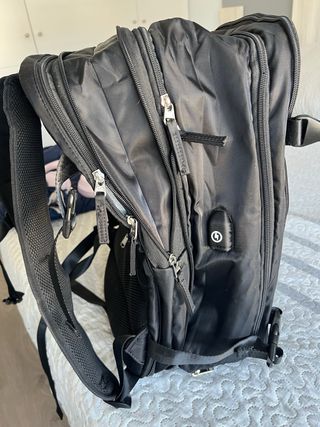 Mochila de viaje negra