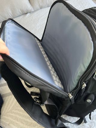 Mochila de viaje negra