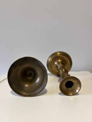 Juego de 2 candeleros de latón antiguos